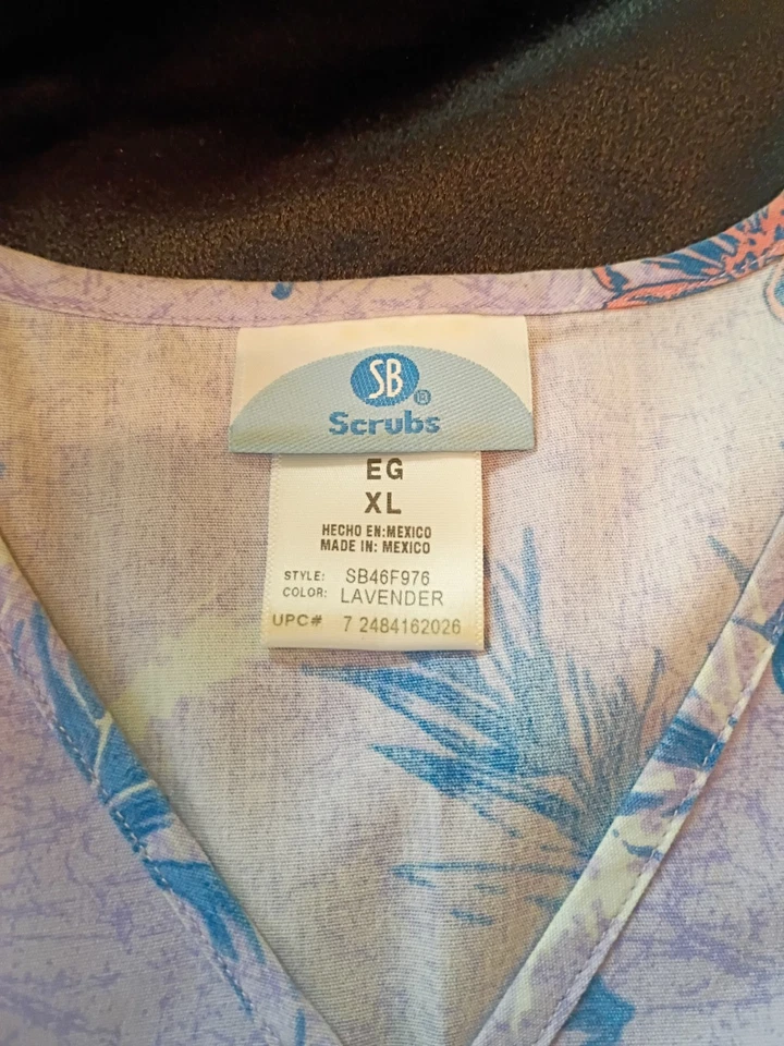 Blusa Médica SB Scrubs Para Mujer Lavanda Floral Manga Corta XL Foto 2 de 4