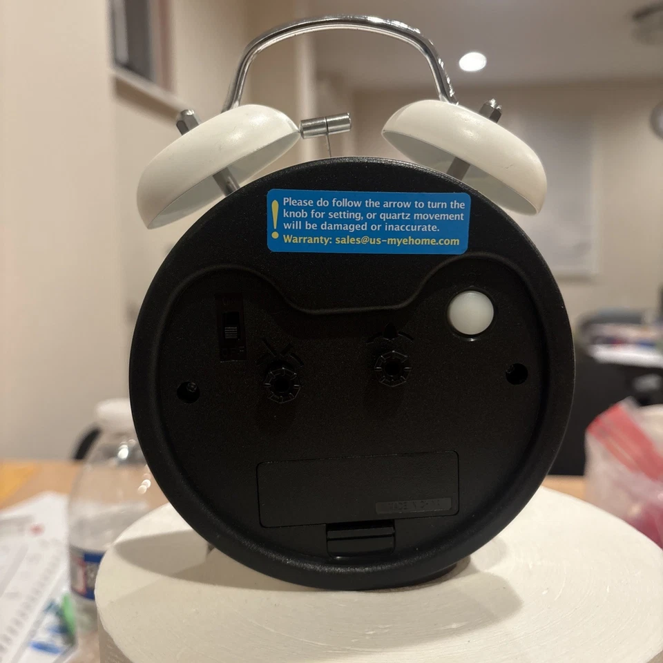 Peakeep Retro 4-inch Battery-Operated Twin Bell Loud Alarm Clock White - Image 3 of 3