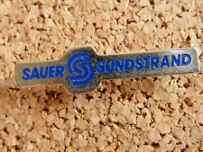 pin's pins car badge.  tractor. SAUER SUNDSTRAND HYDRAULIC