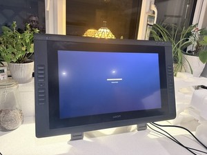 Wacom Cintiq 22HD DTK-2200 Display Grafiktablett mit Ständer DVI zu USB Adapter