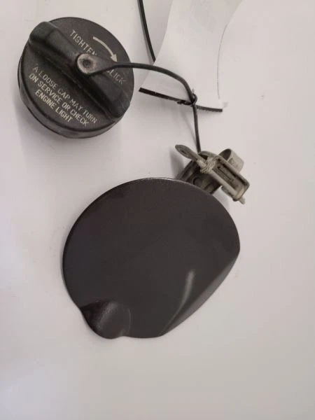 2007 08 09 10 11 12 13 14 15 16 2017 Jeep Grand Cherokee porta de enchimento de combustível cinza - Imagem 2 de 4