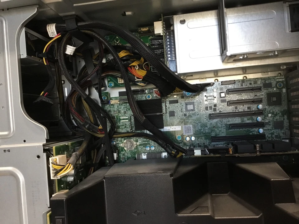 Dell PowerEdge T420 Tower Server | Xeon E5-2430 v2 2.5GHz | 32GB | 4x 2TB HDD - Image 3 of 4