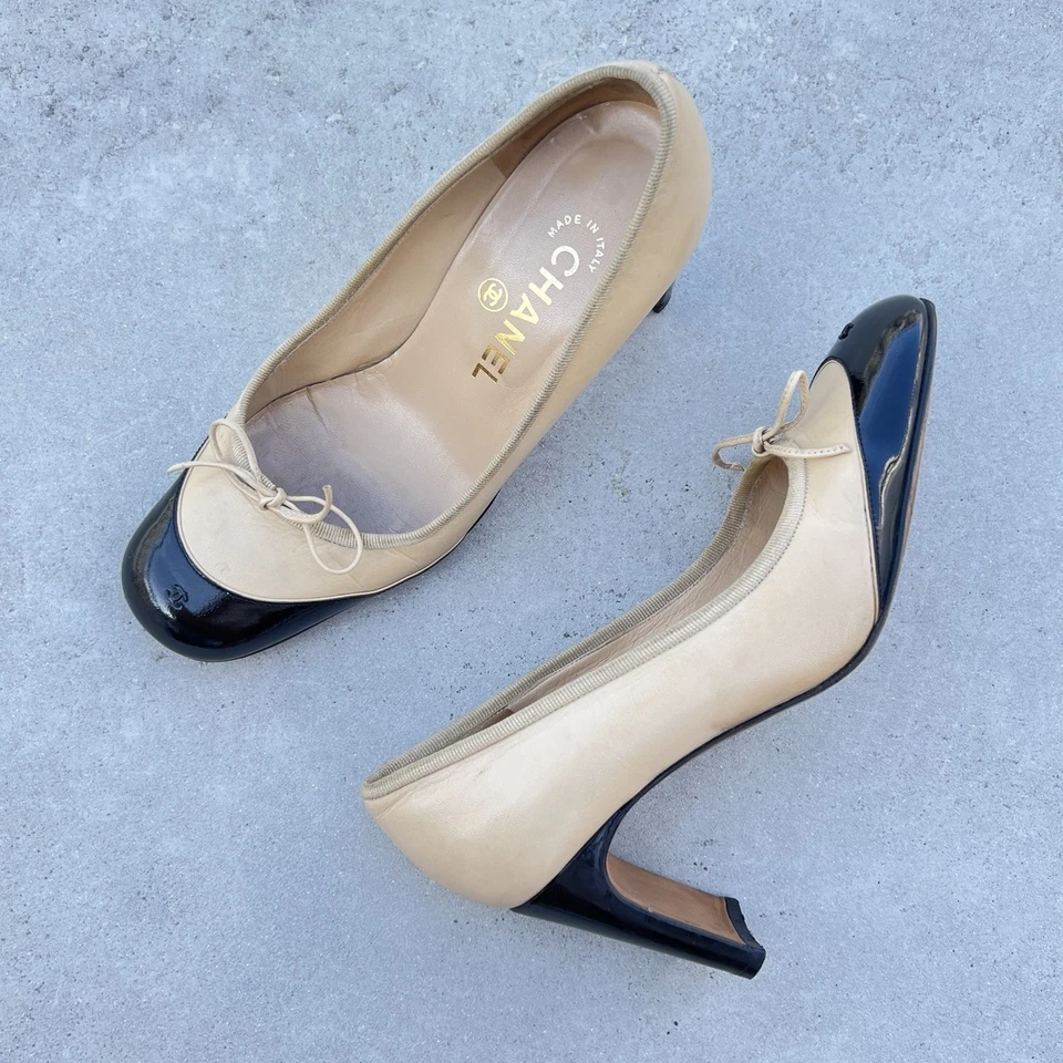 Chanel | Authentic Vintage CC Logo Leather Heels Two Tone Beige Black (35) - Image 2 of 4