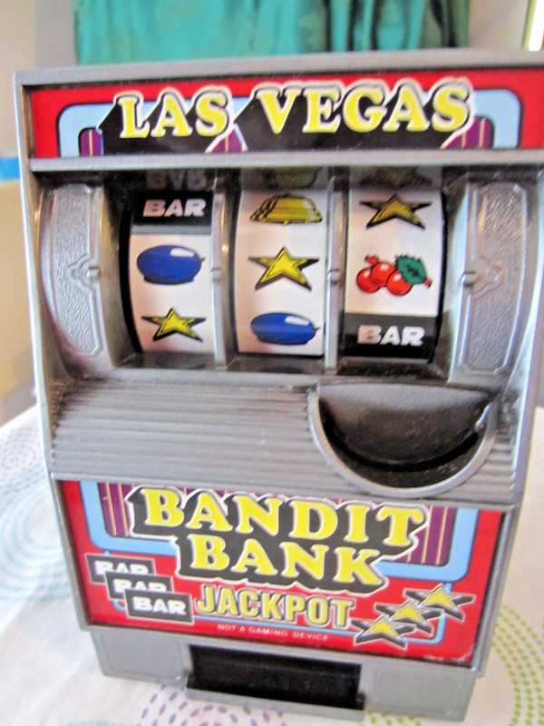 Bandit Bank Jackpot! Old Time Vegas Slot Machine Style Coin Bank VTG