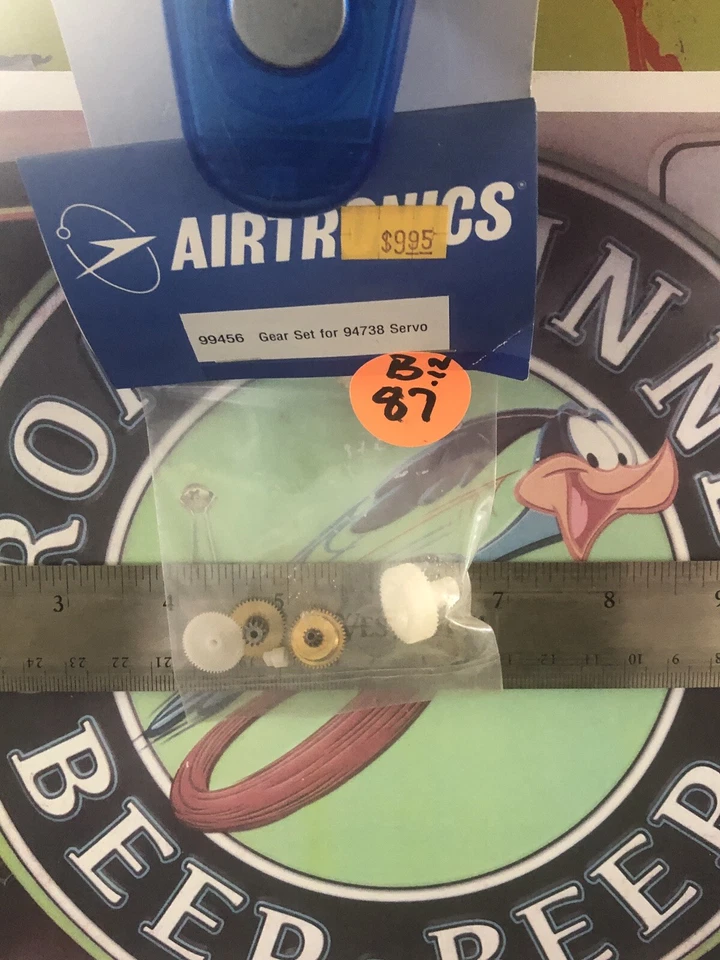 VINTAGE AIRTRONICS 99456 SANWA SERVO GEAR SET 94738 NewInPackage🇺🇸USA Shipp - Image 3 of 4