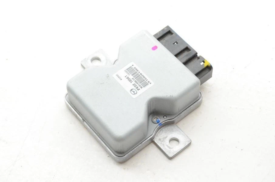 2015-2018 Mazda 3 Hatchback 2.0L Fuel Pump Control Module PE02 18561 Foto 3 de 4