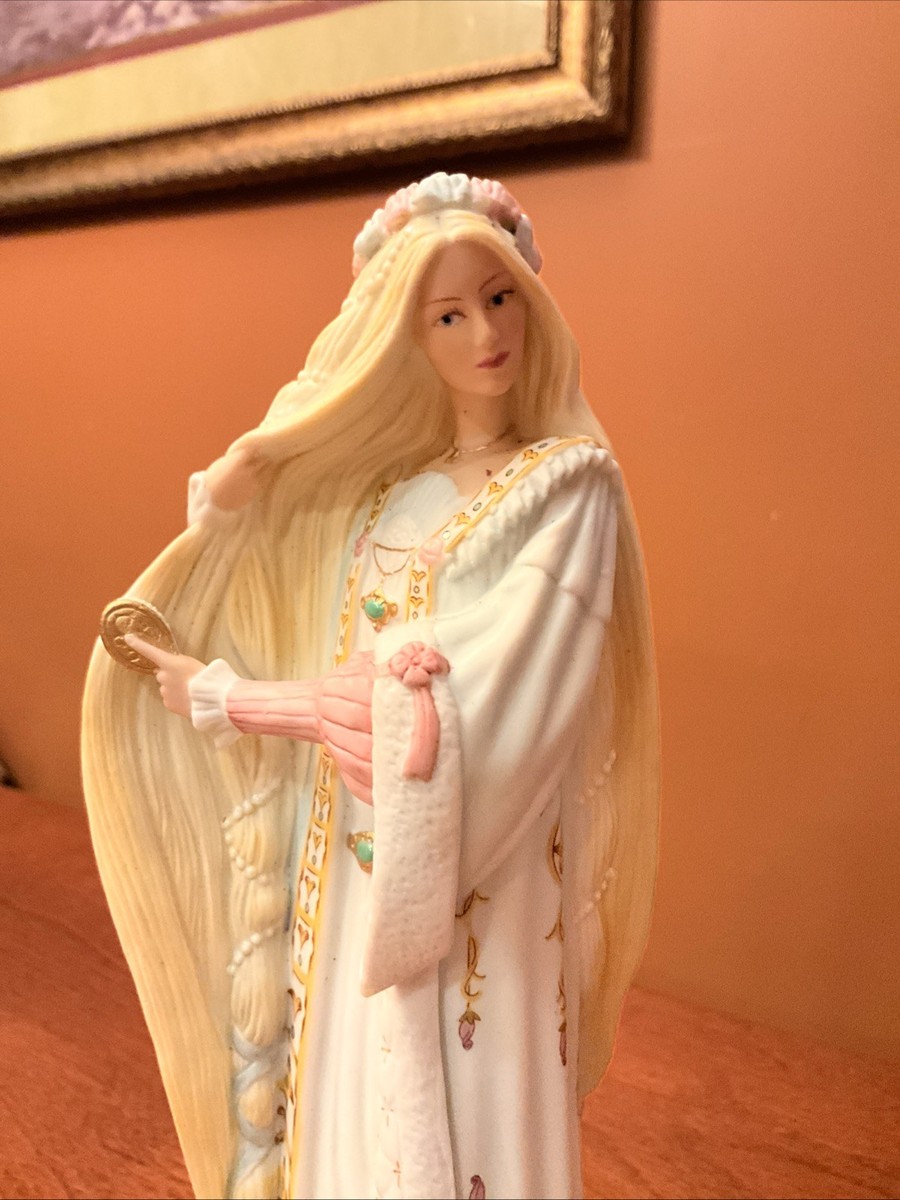 LENOX レノックス　RAPUNZEL ラプンツェル Lenox The Legendary Rapunzel Princesses Porcelain Figurine 8.5