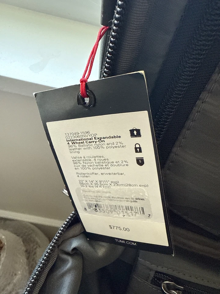 Juego de 4 ruedas y cartera de equipaje de mano TUMI en tapicería de cuero azul marino y negro nuevo Foto 2 de 4