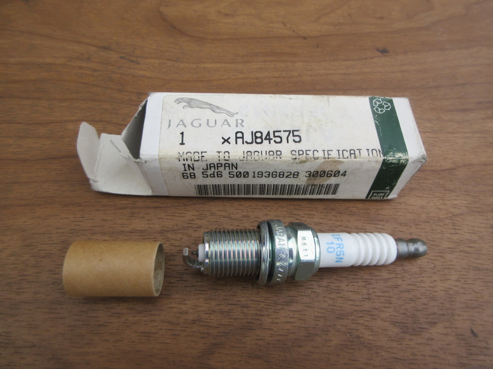 Genuine Jaguar XJ8, XJR, XK8, XKR V8 Spark Plug NCA3850HA1, C2A1535, AJ84575 JP