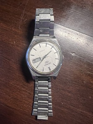 Vintage Men s Seiko 5 Automatic Stainless Steel Wrist Watch Silver