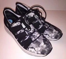 Easy Spirit Sneaker Walking Shoe Athleisure Casual Black Gray Floral Illuma NWOB