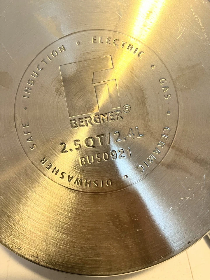 Sartén para salsa Bergner de acero inoxidable de 2,5 cuartos con tapa de vidrio Foto 4 de 4