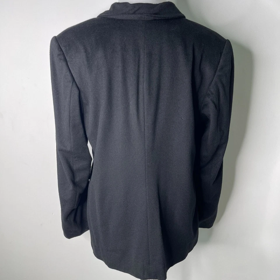 Ing Loro Piana Women's Black 3 Button Front Blazer Size Large - Image 4 of 4