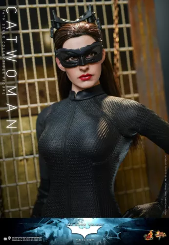 In Hand! New Hot Toys MMS627 The Dark Knight Trilogy 1/6 Catwoman Action Figure - Picture 10 of 17