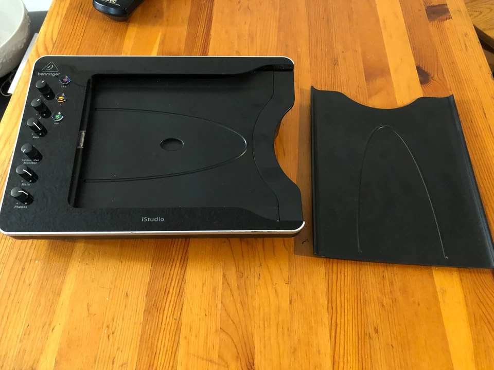 Behringer iStudio iS202 iPad Recording Dock Interface w/ MIDI, Phono, XLR, 1/4" - Image 4 of 4