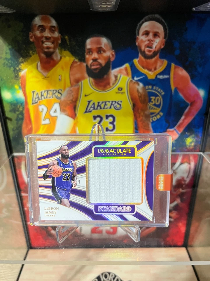 Parche Estándar LeBron James Baloncesto Colección Inmaculada Panini 2023-24/99 Foto 3 de 4