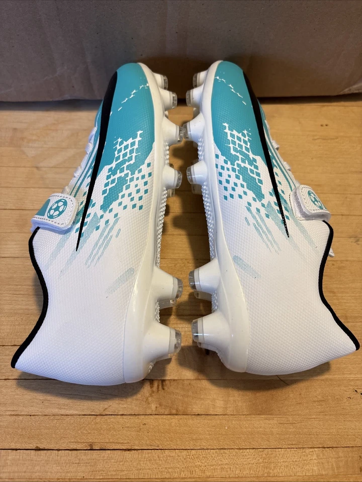 Not Nike, Girls Youth Soccer Cleats Brand New Size 2.5Y US, Size 34 EU - Image 2 of 4