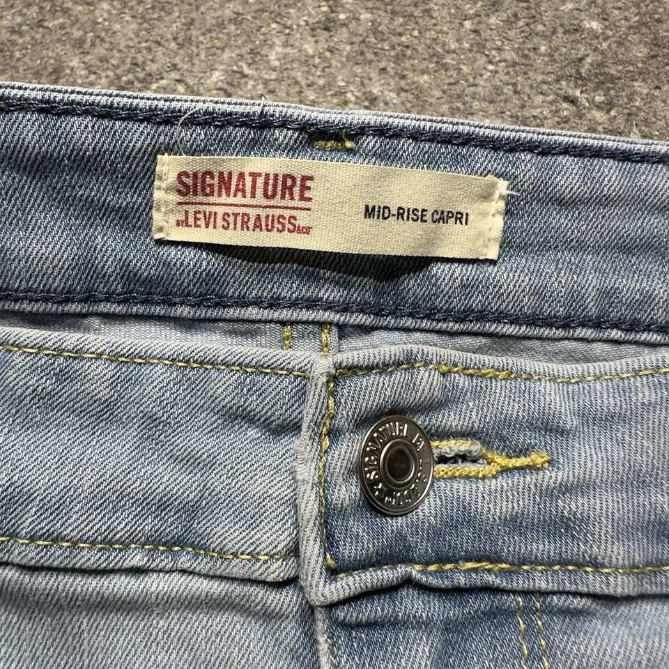 Signature By Levi Strauss Mid Rise Capri Light Blue Denim Stretch Womens Sz 18 - Image 3 of 4