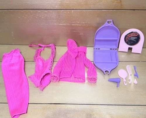 VINTAGE 1979 BARBIE BEAUTY SECRETS Outfit & Accessories