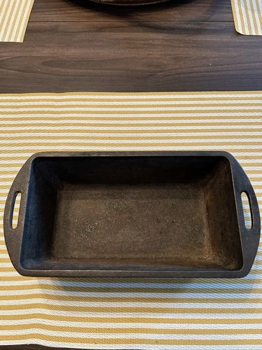 Vintage Lodge 4Lp Cast Iron Bread Loaf Pan 8.25x4.5x2.75" Baking Pan Made in USA