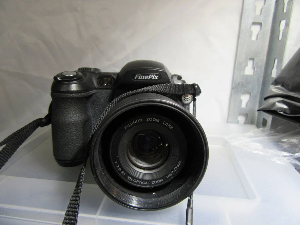 Fujifilm FinePix S5500, photo 1 of 3