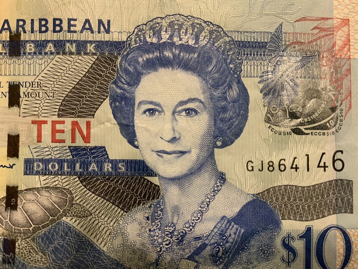 イーストカリビアンドル紙幣と硬貨、328.25ドル分 East Caribbean $10 Dollars Eastern States Islands Ten Dollar