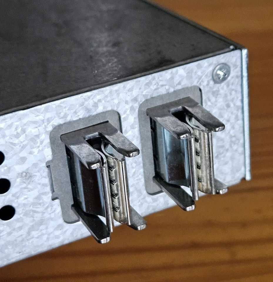 Eaton / Ericsson EF-114166-01 PDU 01 04 Power Distribution Unit VH10 - Image 2 of 4