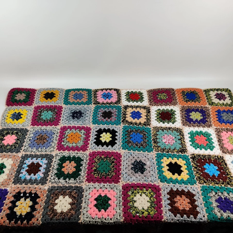 Vintage Häkeldecke Tischdecke Wolle Handarbeit, quadratisch Patchwork 130x130cm - Bild 3 von 4