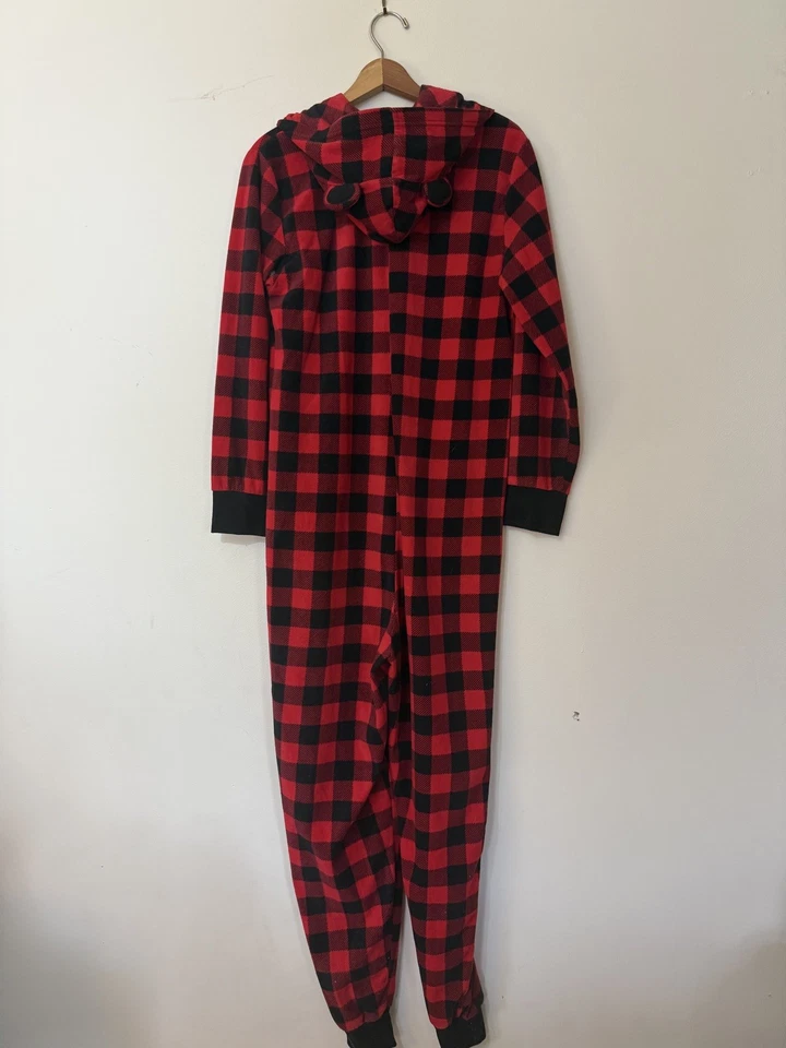 Pijama xadrez vermelho e preto com capuz peça única com zíper frontal - Médio - Imagem 4 de 4