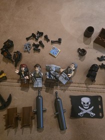 RARE, RETIRED - LEGO Pirates of the Caribbean: The Black Pearl (4184) Read