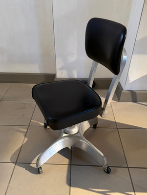 Gio Ponti, Mailand 1938 Bürostuhl Hersteller EMECO 2 Stühle vorhanden