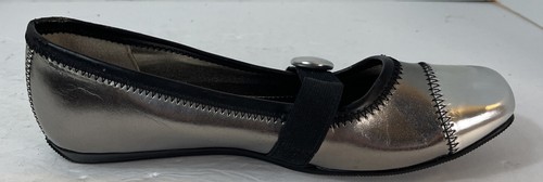 Kenneth Cole Reaction Girls 3 Metallic Silver Mary Jane Flats “Wave Heart” EUC - Picture 11 of 11