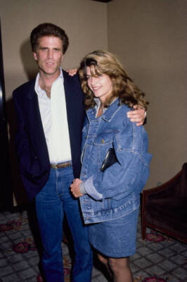 Ted Danson American actress Kirstie Alley wearing a denim jacket s- Old Photo 1