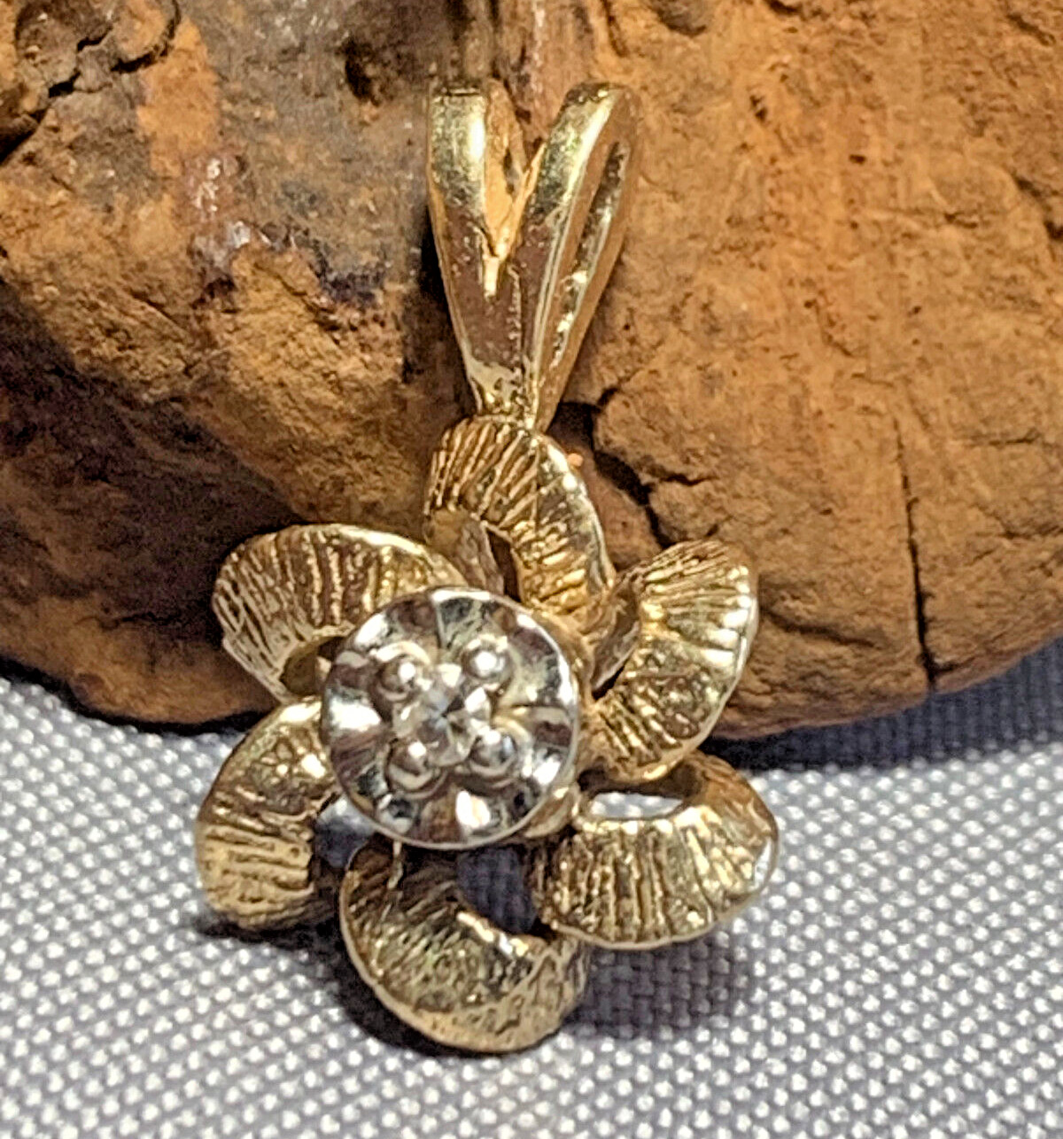 14K Yellow Gold Diamond Pendant 1.43g Fine Jewelry - image 18