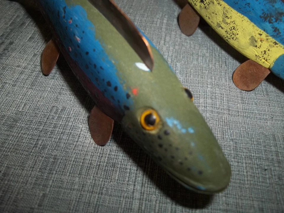 2 VINTAGE ICE HOUSE SPEARING DECOYS/ Ice Fishing Dark House Spearing Fish Decoy - Image 3 of 4