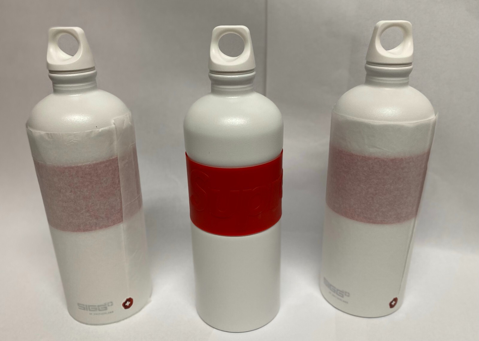 Supreme x SIGG CYD 1.0 L Water Bottle - White Color - SS19 - RARE, Box Logo image 2