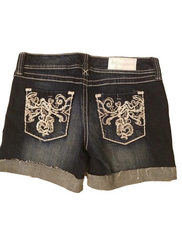 Juniors Size 5-6 Ariya Jeans Shorts Dark Denim Holes & Decorative pockets NWOT - Picture 3 of 6