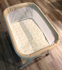 Delta children Portable Mesh Baby Bassinet with Stand, Rectangle