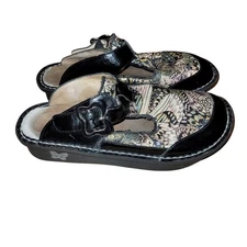 Alegria by PG Lite Leather Clog Mule Slip Ons With Butterflies Print Size 7-7.5