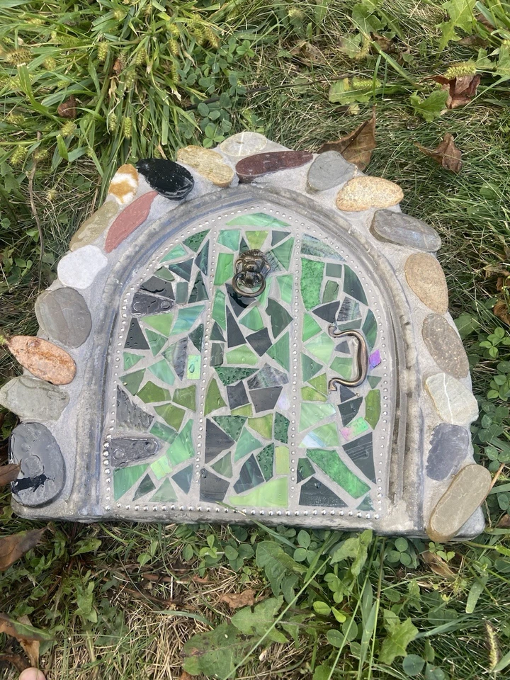 Fairy/hobbit Door, Stepping Stone - Image 2 of 4