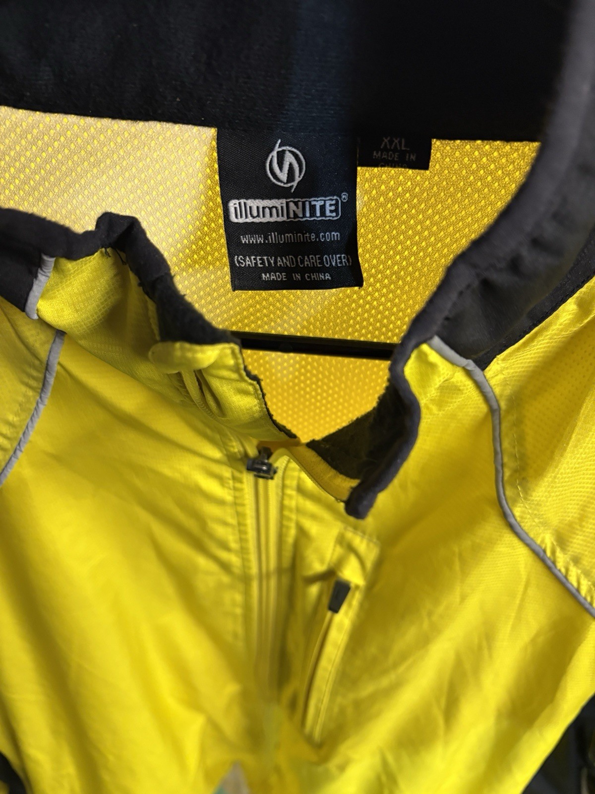 illumiNITE reflective jacket Size Medium - image 3