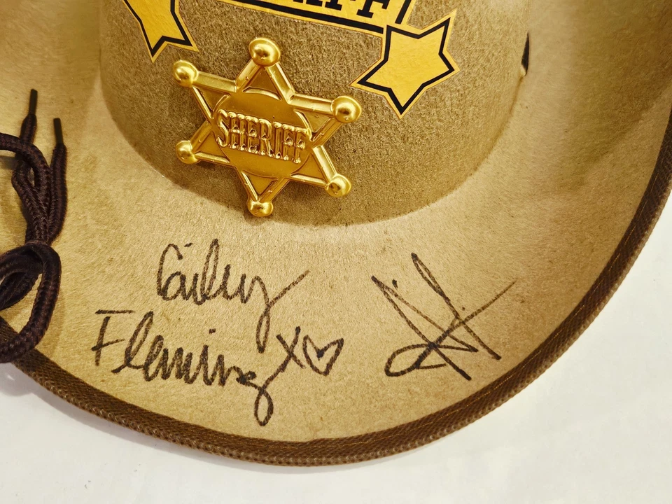 Andrew Lincoln & Cailey Fleming The Walking Dead Sombrero de Sheriff Doble Autografiado Foto 2 de 4