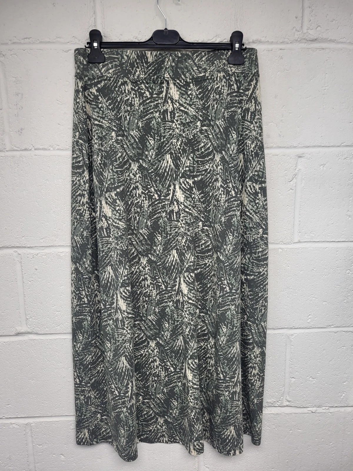 Mountain Warehouse Khaki Green Leaf Print Long Skirt Jersey Size 14 BNWT. PD