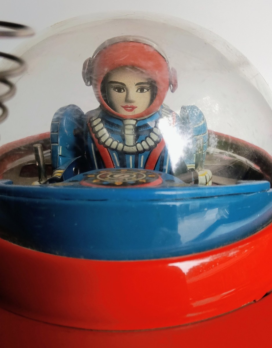 Vintage Yoshiya Japan Flying Saucer 1950's Tin Battery Operated