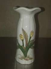 Vintage 1984 FTD 6.75" Tall x 3" Wide Yellow Floral Decorative Bud Vase Taiwan