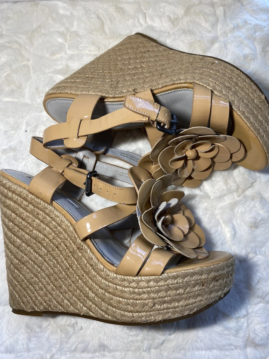 Vera wang wedge best sale shoes