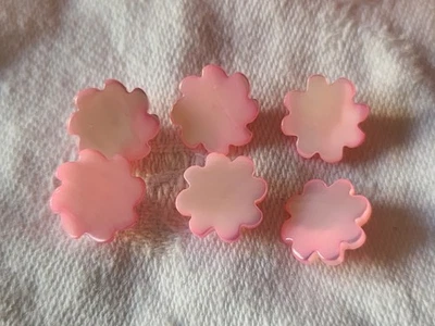 Lot 6 boutons anciens en nacre travaillé rose  1,1 cm pied ref 6163 - Photo 1/4