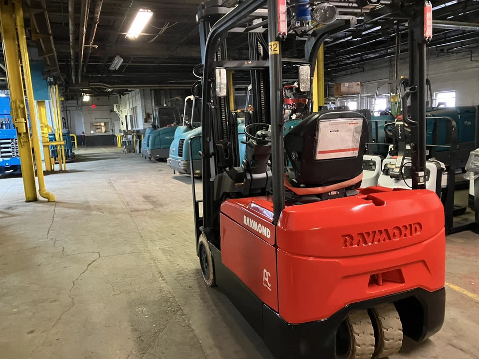 2017 Raymond 4000 LB Electric Forklift With Side Shift 1519 Hours - Image 3 of 4