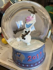 DISNEY Store 2017 SNOWGLOBE OLAF'S FROZEN ADVENTURE Holiday SNOW Globe