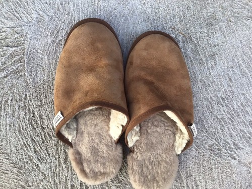 Kangaroo, UUG 100% Australian sheepskin Mens slippers size 10 good condition$17